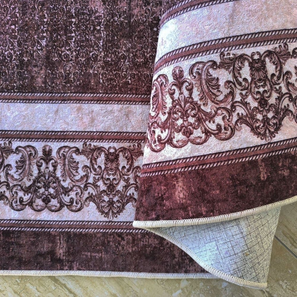 Elegantní hnědý koberec s ornamentálním okrajem 5