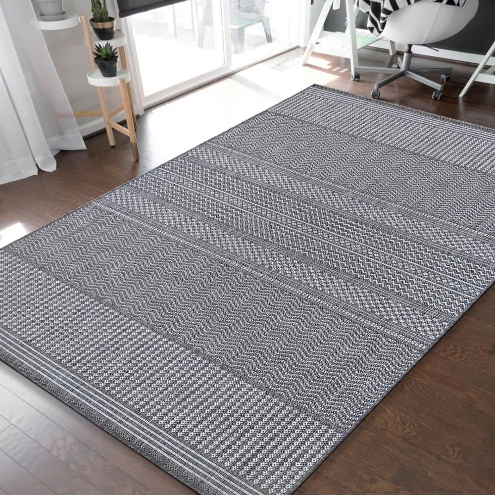 Patio 12, šedý venkovní koberec na terasu s decentním vzorem
