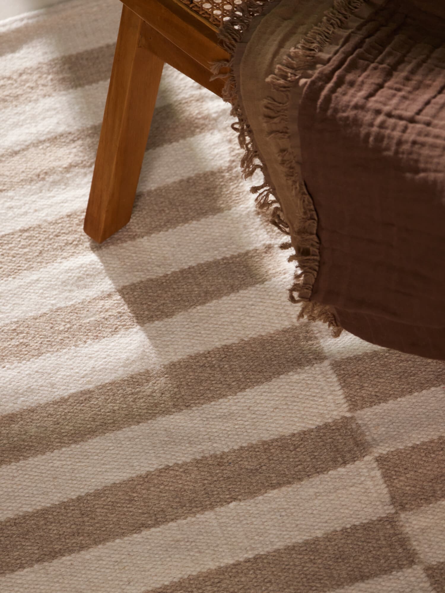 Kusový koberec Vika 106469 Beige White 4