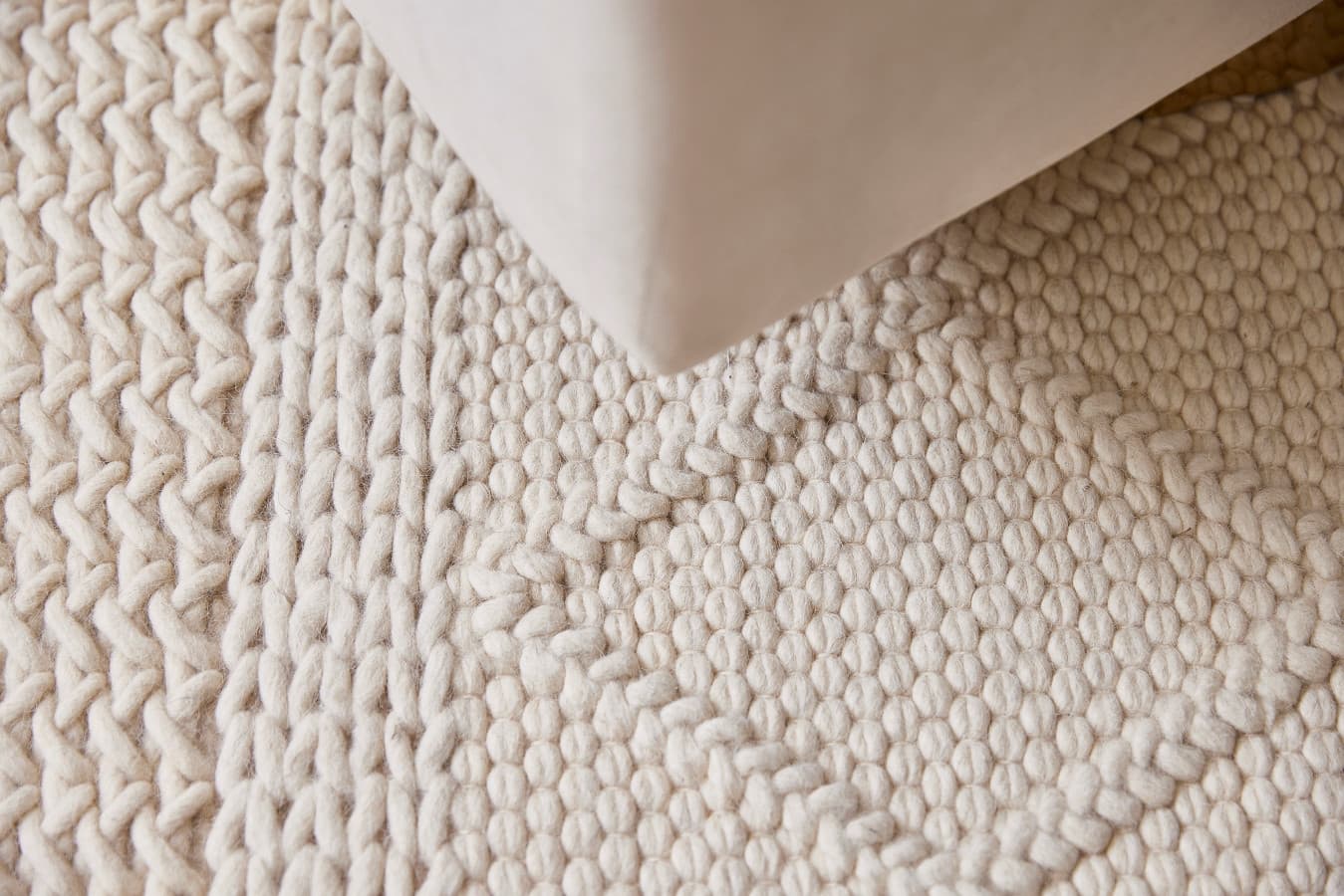 Ručně vázaný kusový koberec Geneva DE 7951 White Mix 6