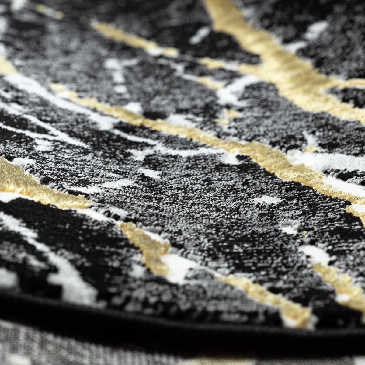 Kusový koberec Allure 1963 black/gold 4