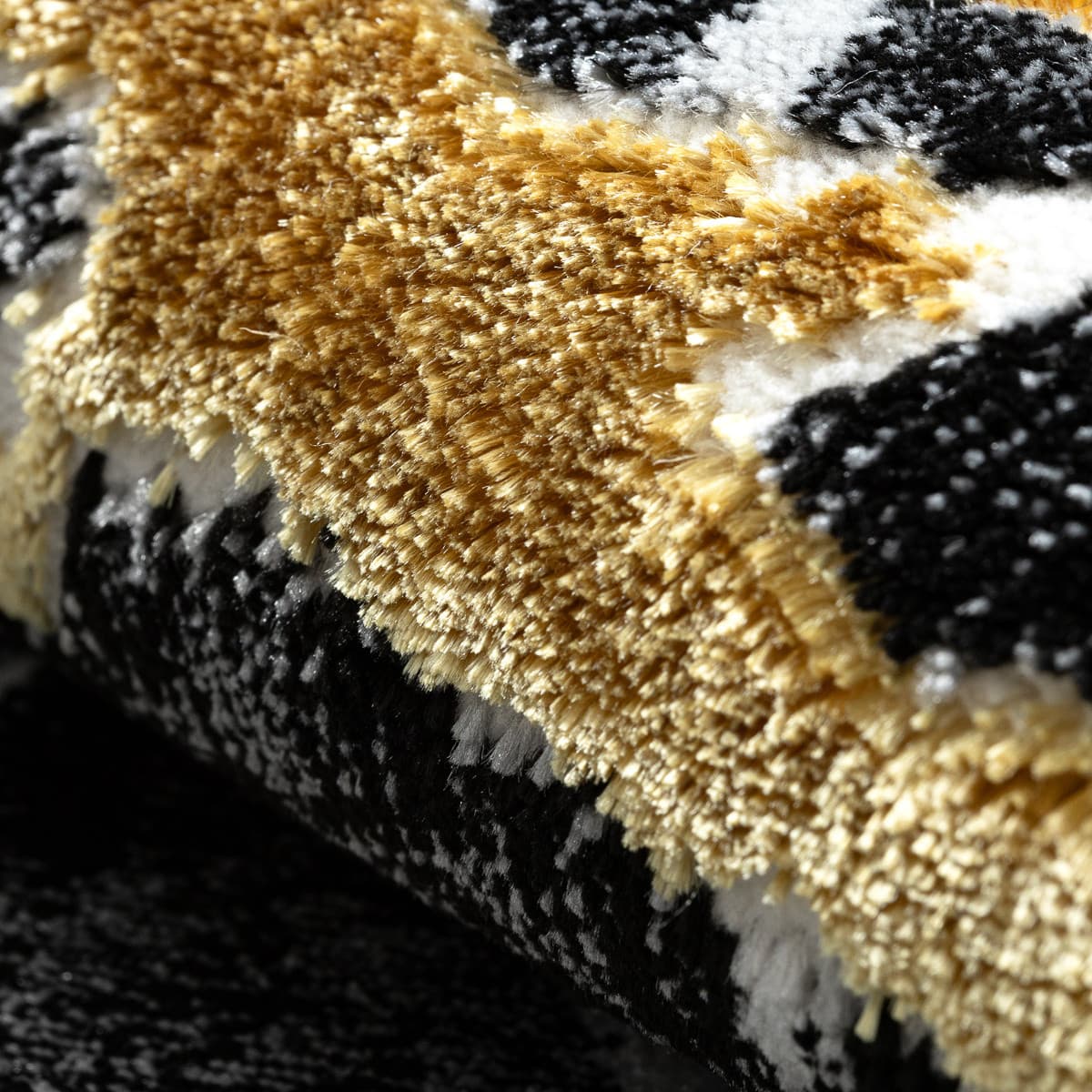 Kusový koberec Allure 1963 black/gold 3