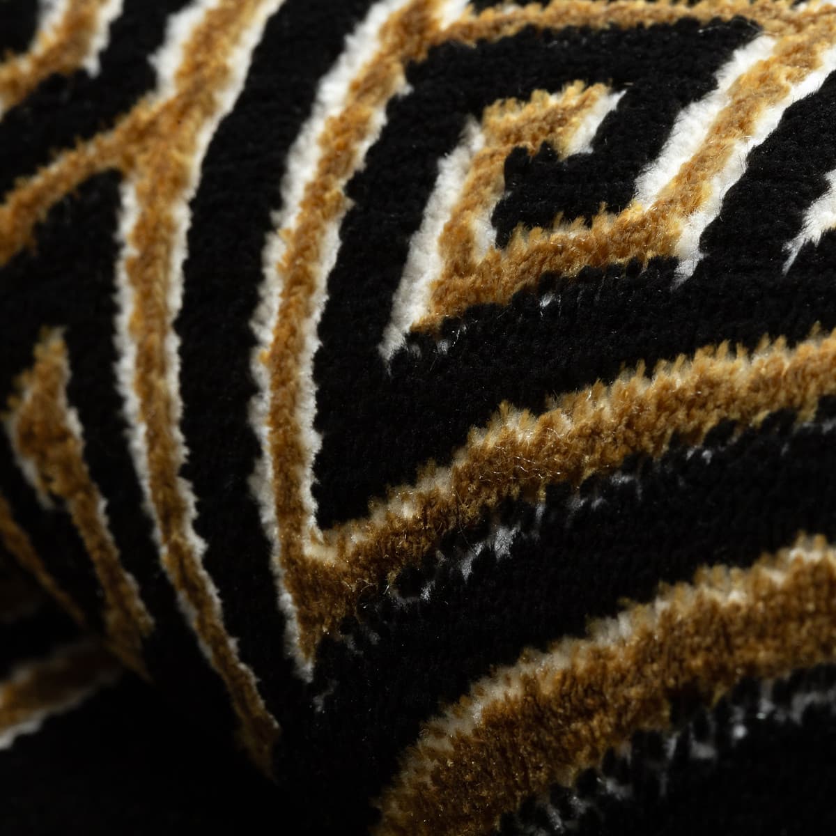 Kusový koberec Allure 1968 black/gold kruh 5
