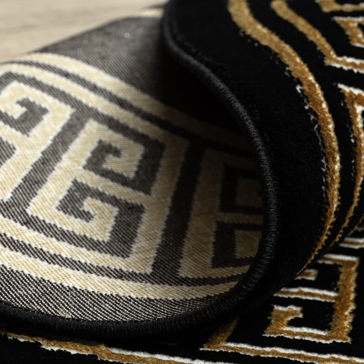 Kusový koberec Allure 1968 black/gold kruh 9
